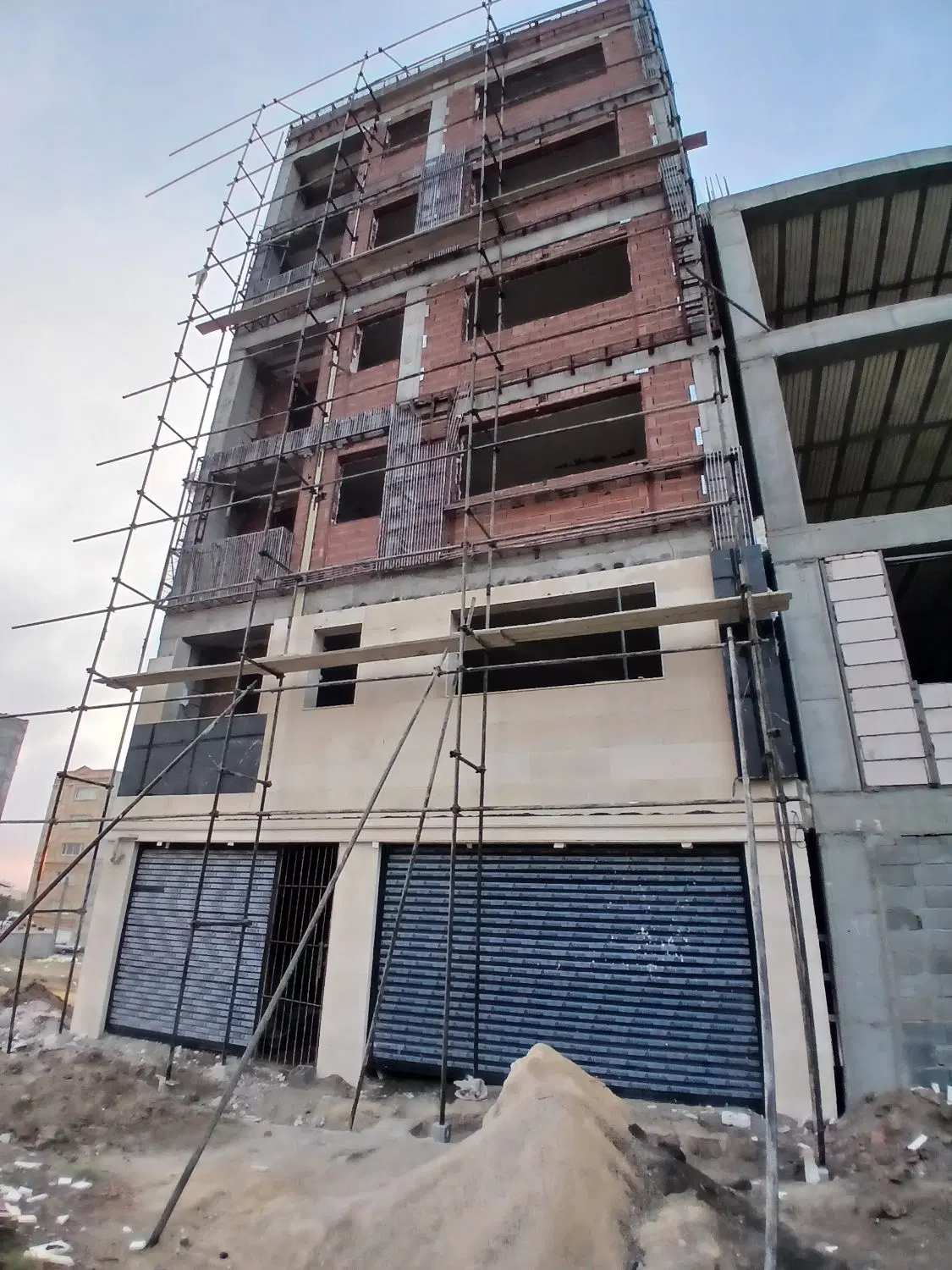 اپارتمان 107 متری تک واحدی