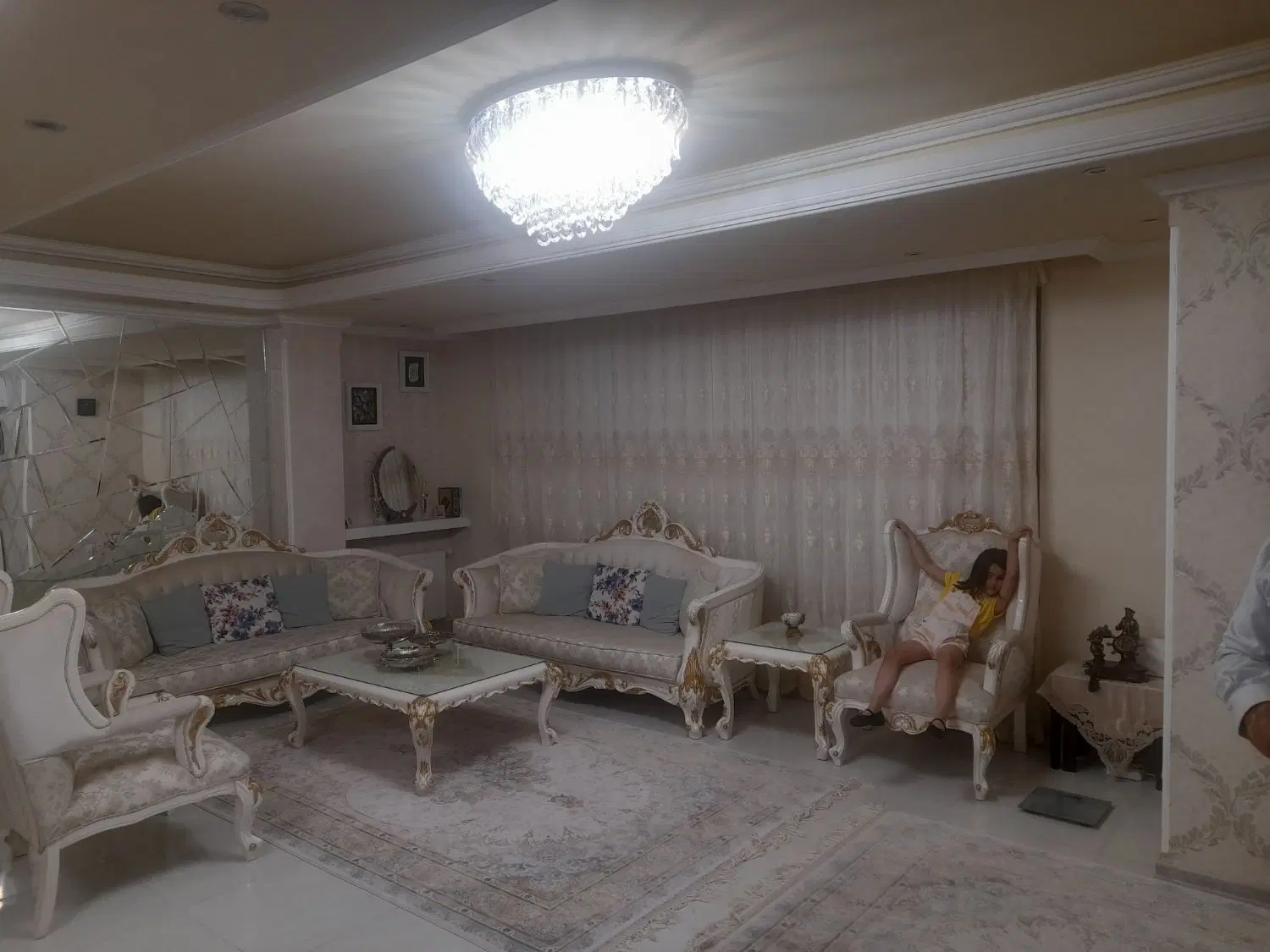 خانه ویلایی۳۰۰متر۳خوابه سعدی تیموری