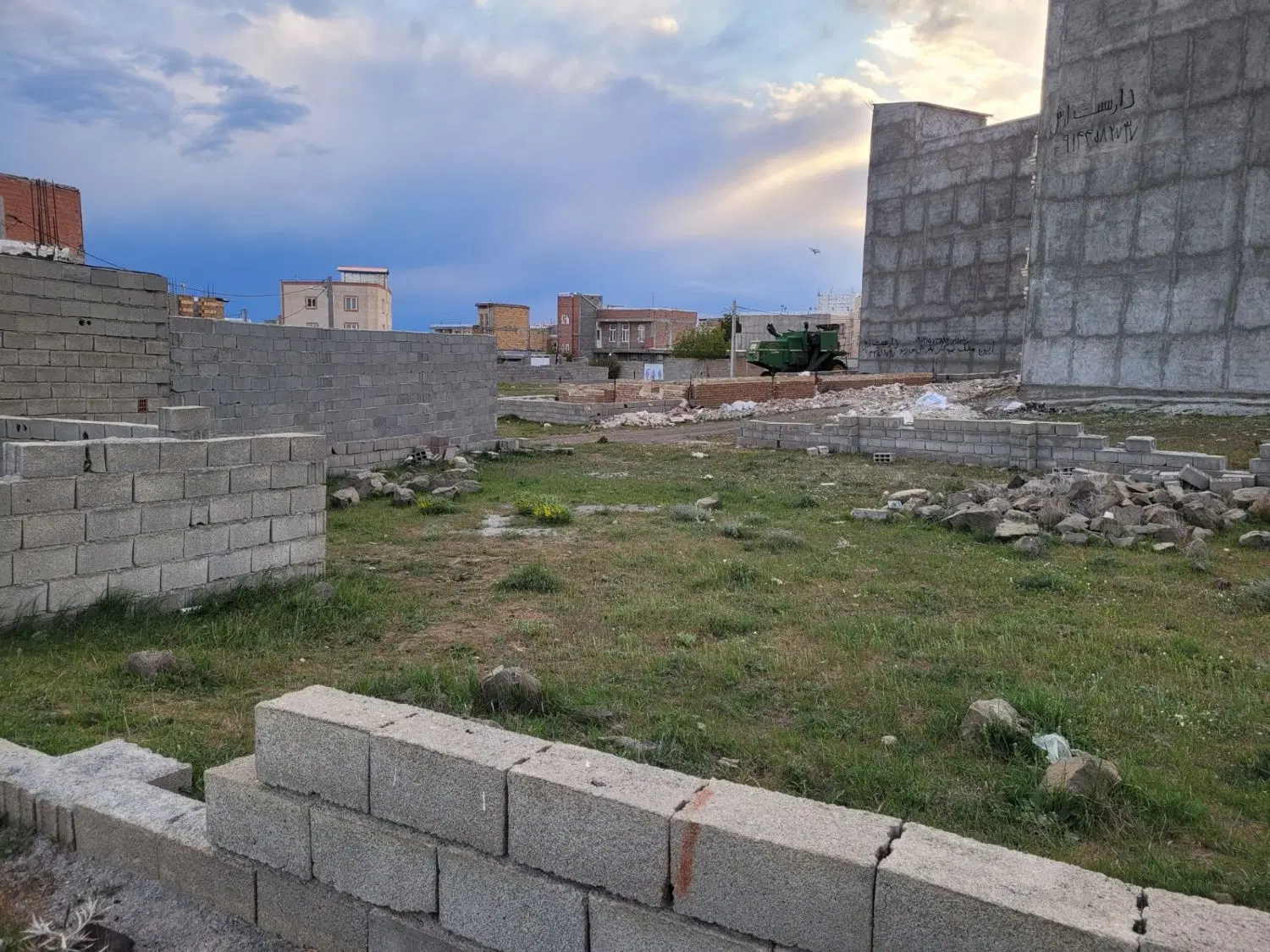 زمین مسکونی سند دار ۴۲۱ متر دو بر  نمین