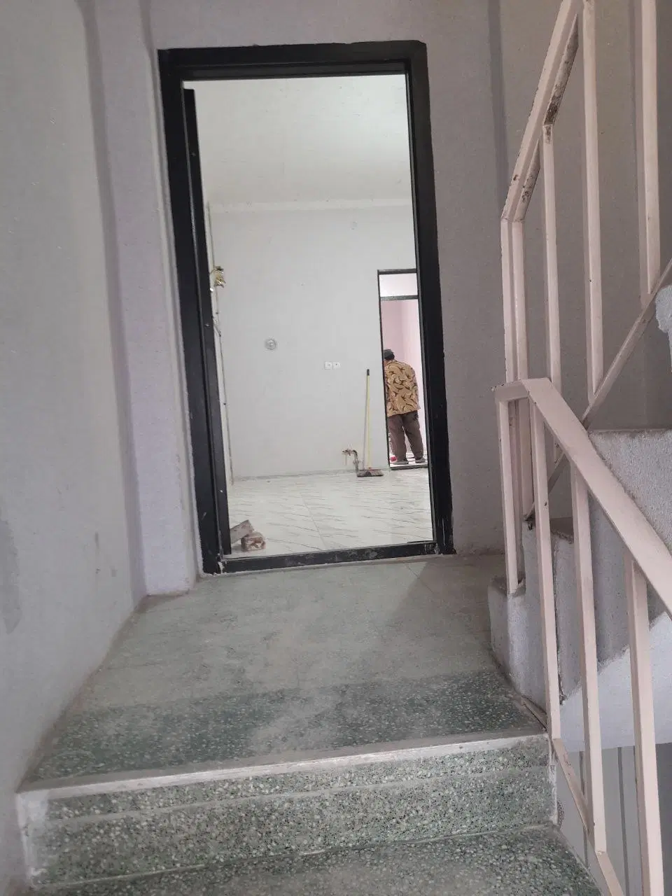 اجاره دفتر  شرکت خیام جنوبی کوچه بهنام ۸۰ متر