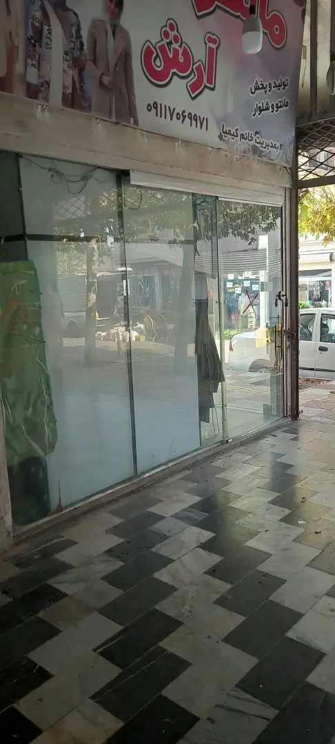 یک باب مغازه دو نبش