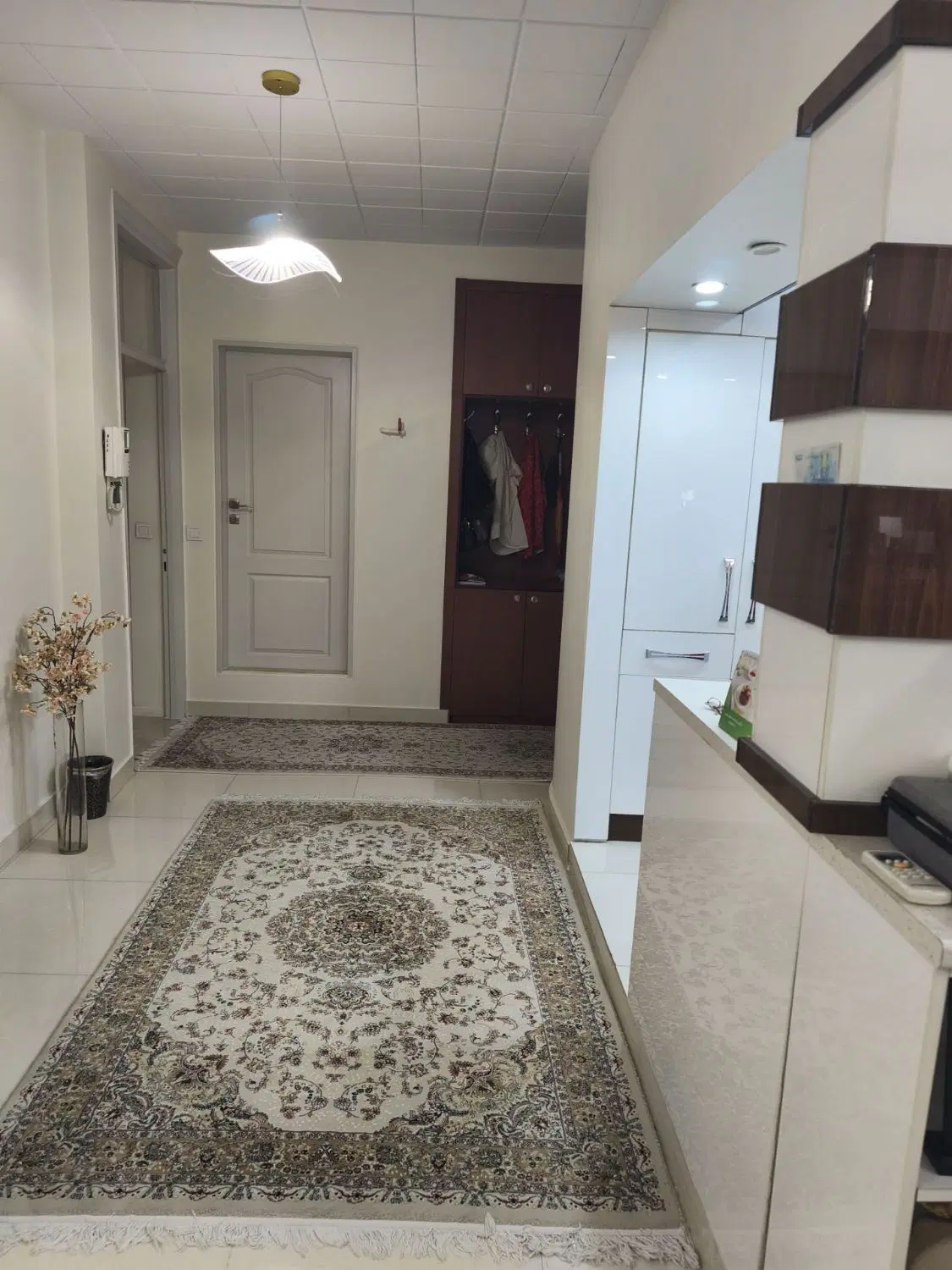 ۱۲۶ متر دو خواب، بلوار کشاورز، تک‌واحدی