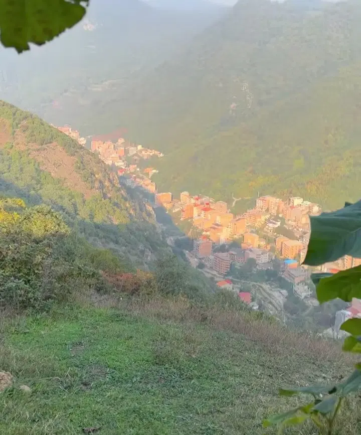 زمین بام زیارت با منظره ۳۶۰ درجه ابدی
