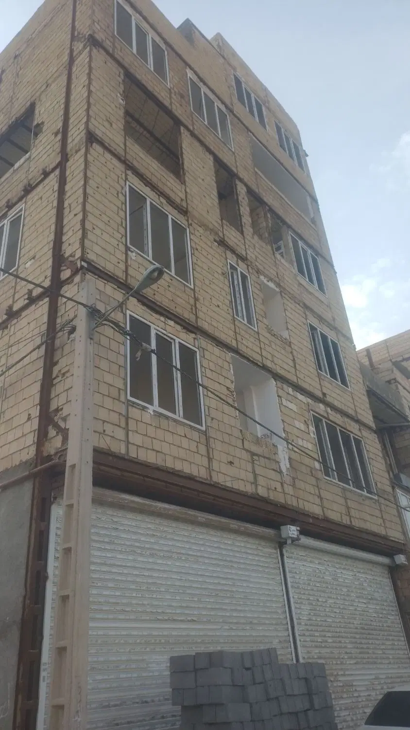 خانه سفت کاری توس 81