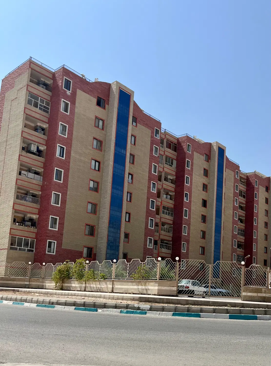 فروش واحد آرمان آزادشهر _ دوخواب _ سنددار