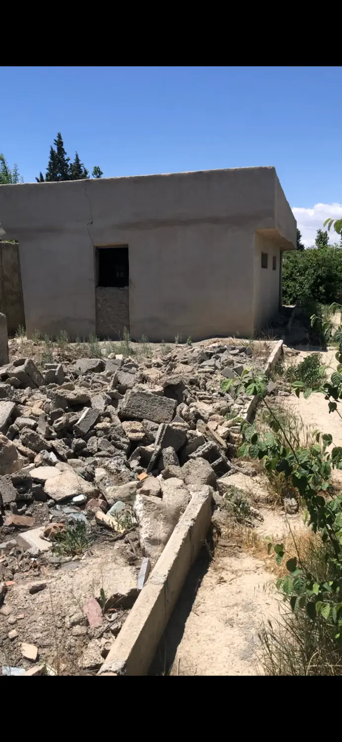 باغچه با بنای قدیمی خیابان گلبرگ