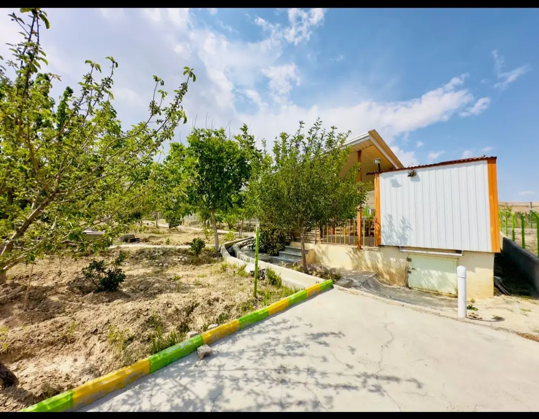 باغ ۲۰۰۰ متری واقع در روستای بادرود