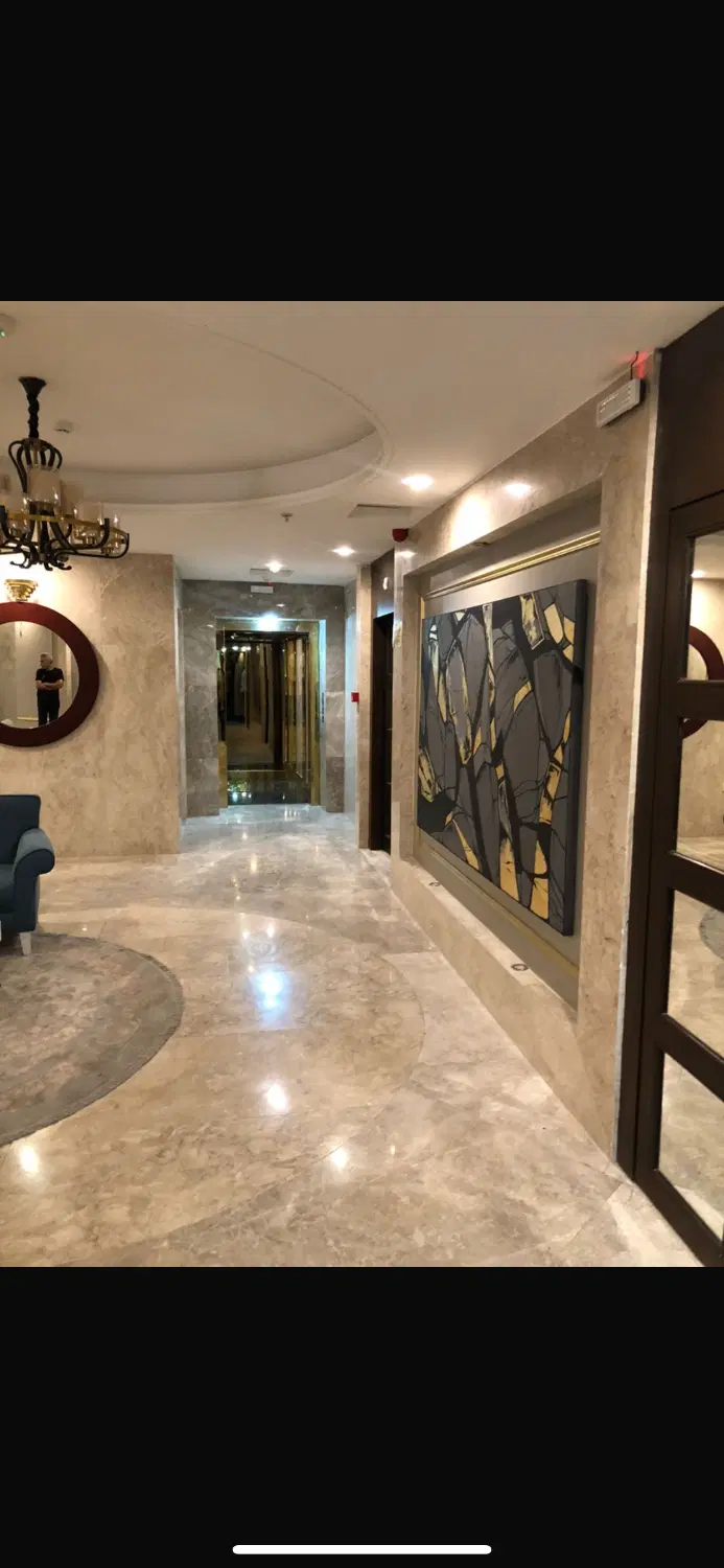 ۲۲۰ متری در فرامرز عباسی