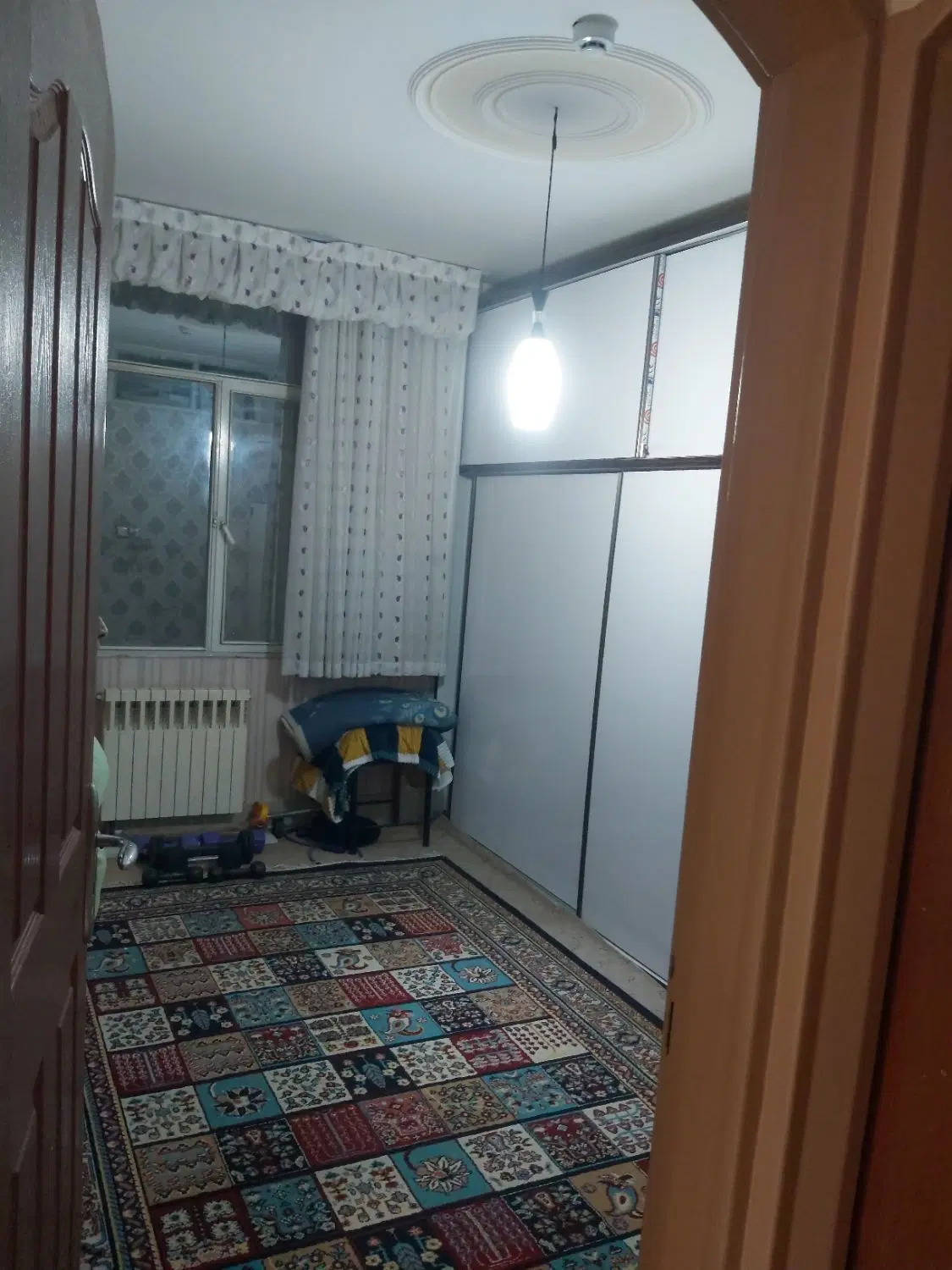 واحد ۷۶ متری خ کوثر خانه کارگر طبقه ۲ جنوبی
