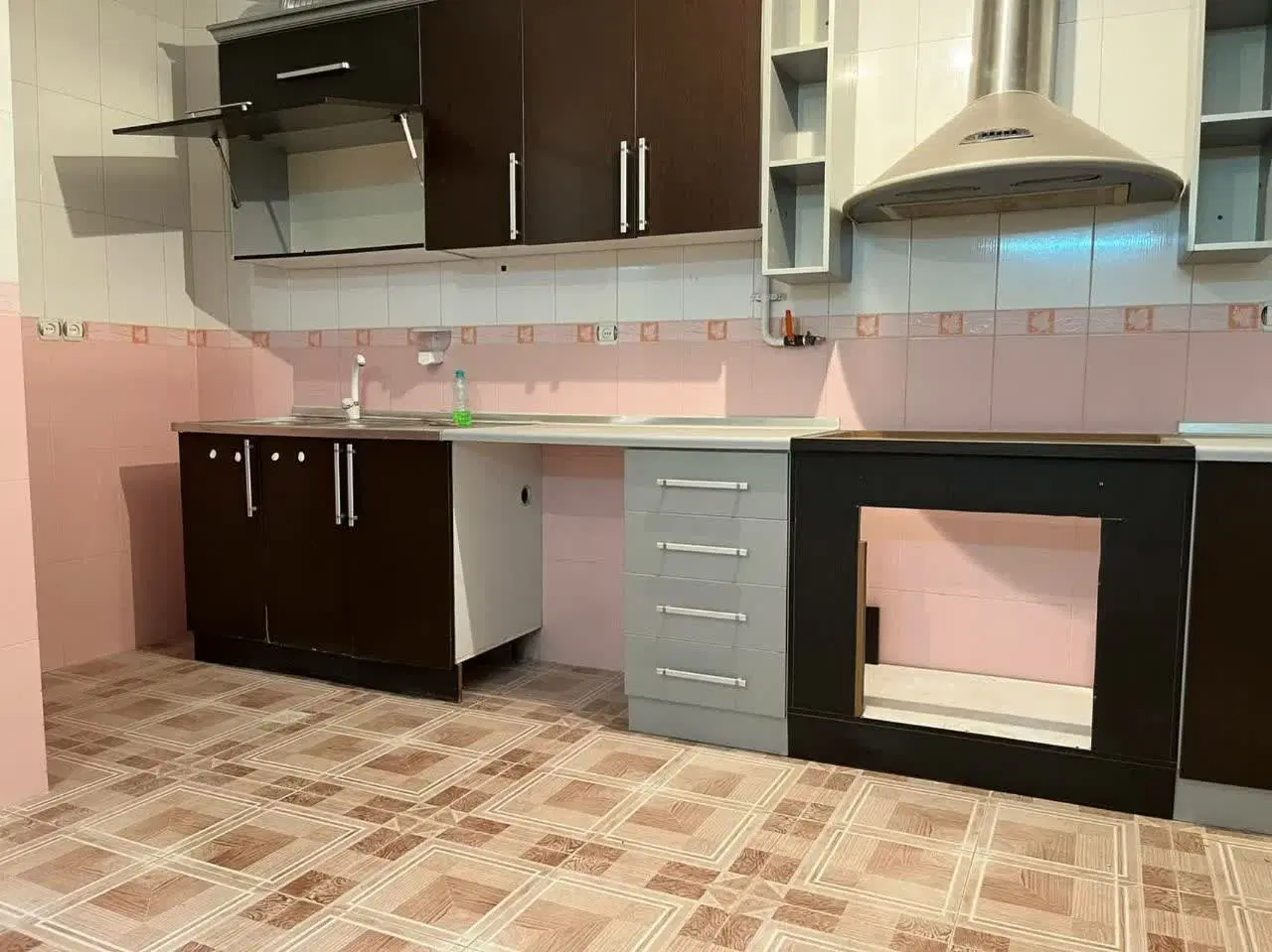 ۷۵متر آپارتمان در خیابان بابل کوچه امیر کبیر