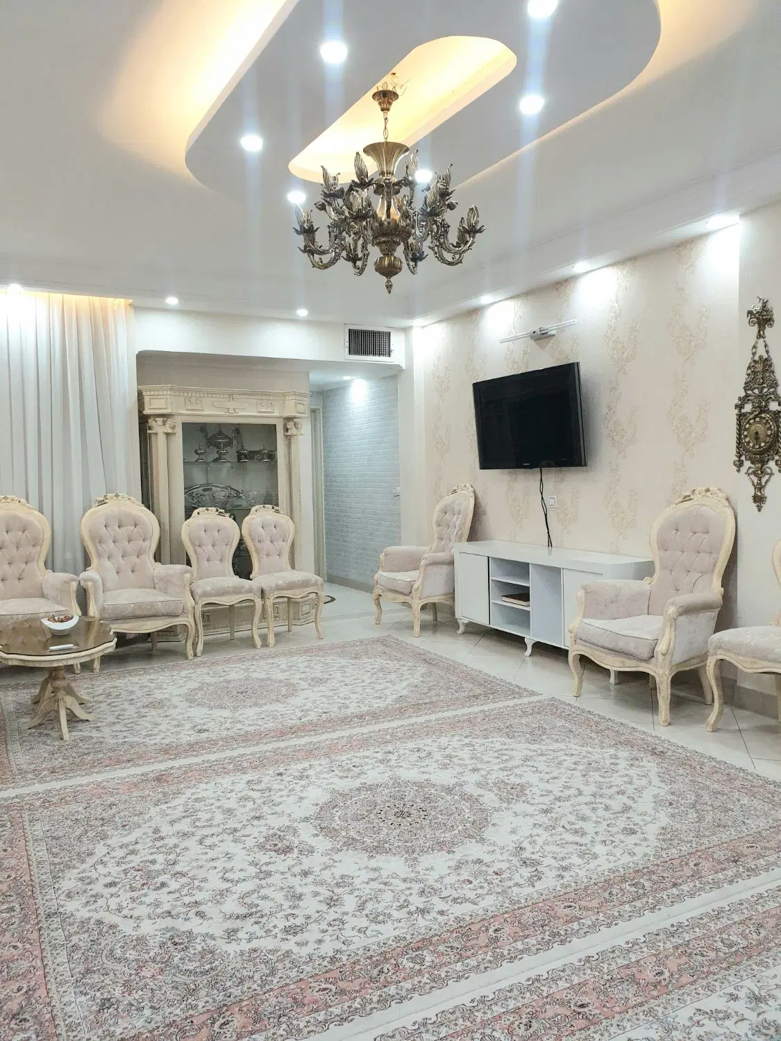 ۸۵ متر_۲ خواب _ فول _ غربیها _ ۲ پارکینگ
