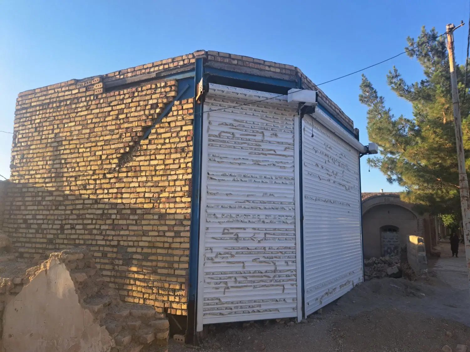 ملک تجاری فروشی بیلند نبش دانش ۳