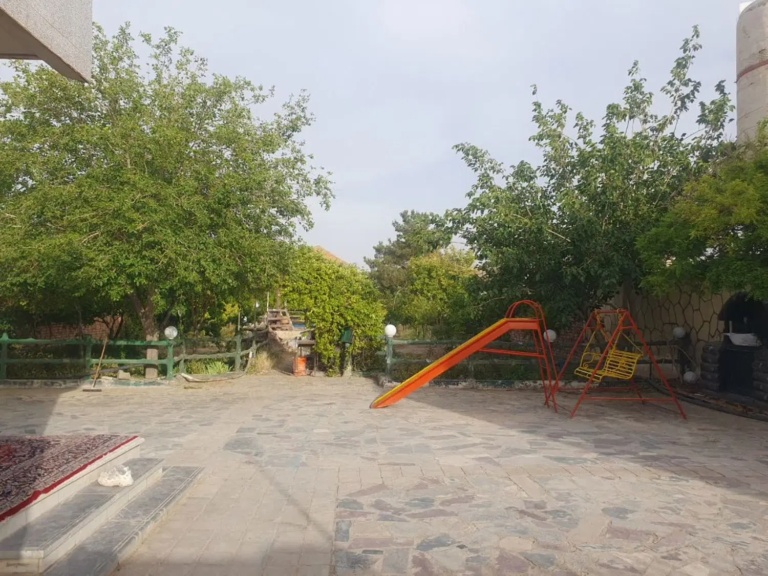 باغ ۱۰۰۰ متری زردنجون