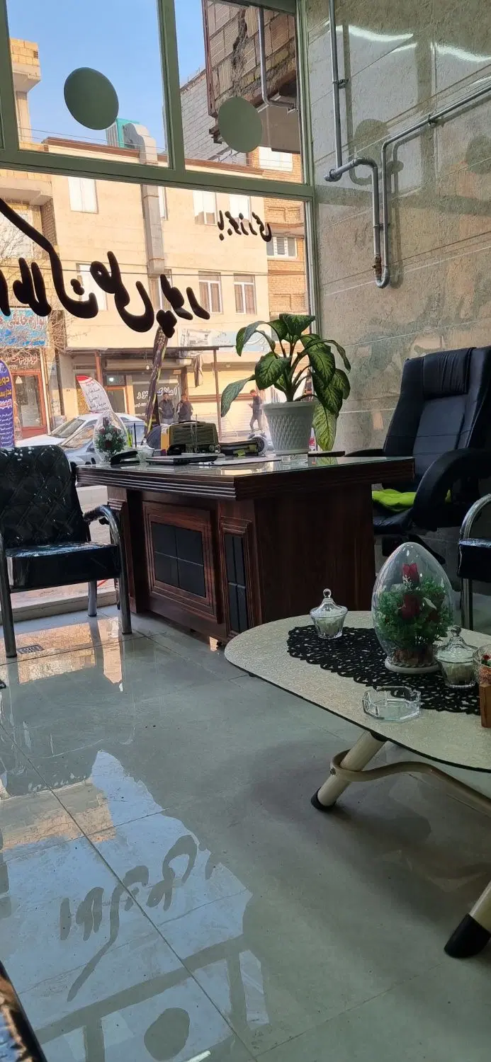 مغازه بر خیابان بادکی