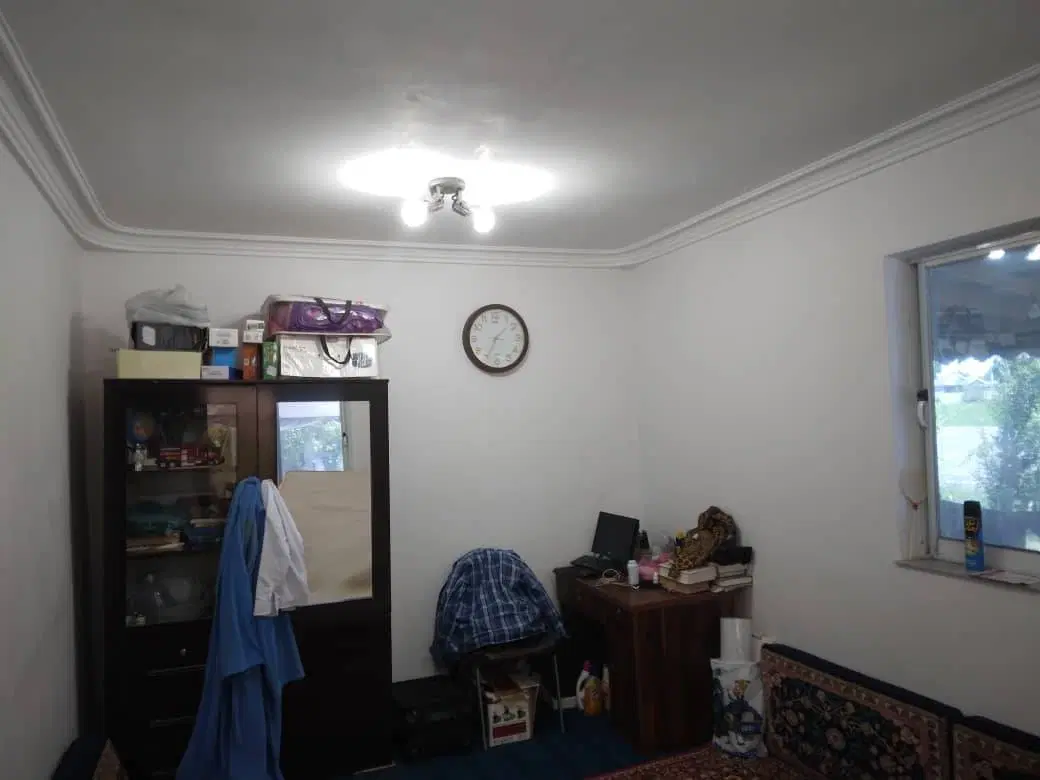 خانه و محوطه با زمین کشاورزی نزدیک خشکبیجار