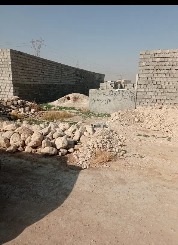 زمین بهمن آباد