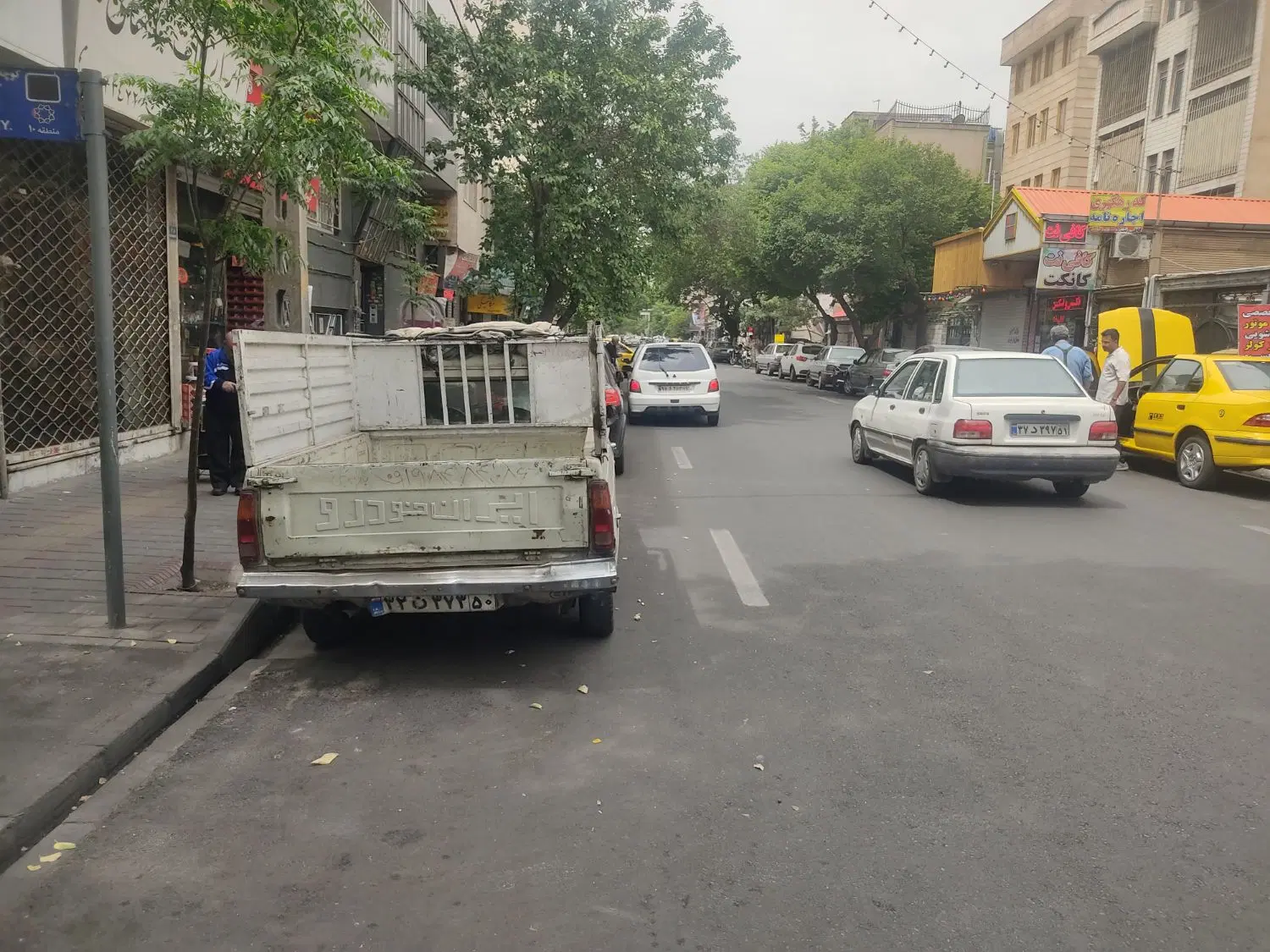 ۲۰۰ متر مغازه دو نبش سر تقاطع مرتضوی