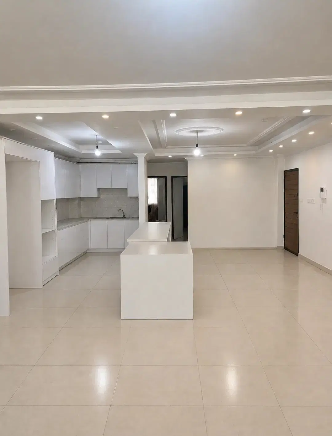 آپارتمان نوساز تاپ لوکیشن سنددار