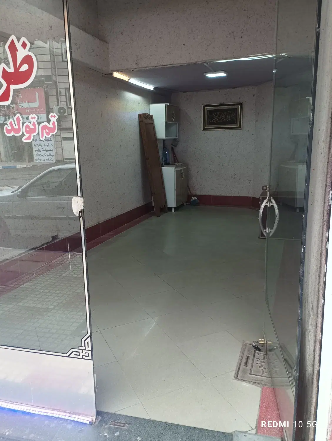 مغازه ۱۹متری دارای  اب برق گاز کف سرامیک