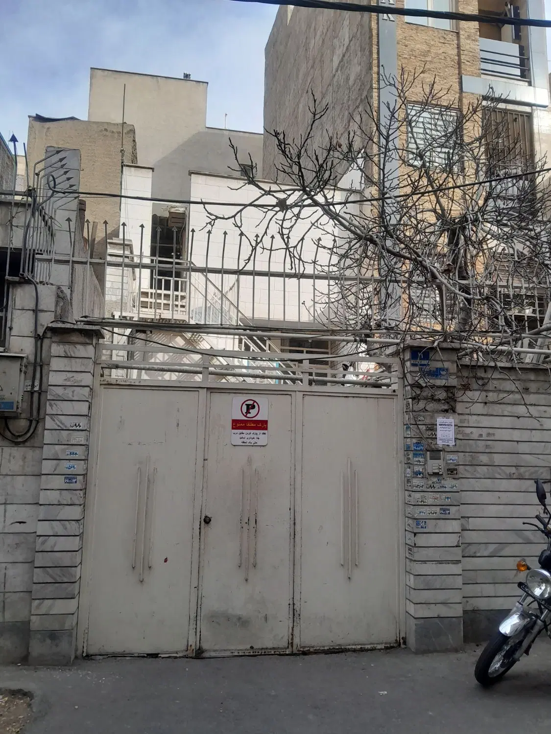 ۳ طبقه کلنگی  دربستی تمیز
