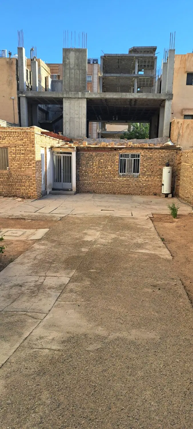 خانه در به حیاط