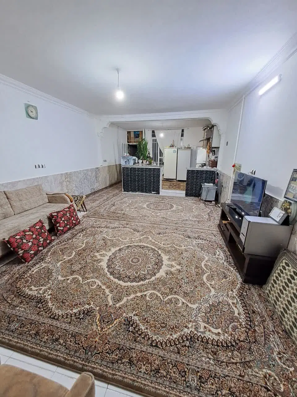 طبرسی شمالی ۲۸ خالقی ۵همکف تکواحدی  پارکینگ حیاط