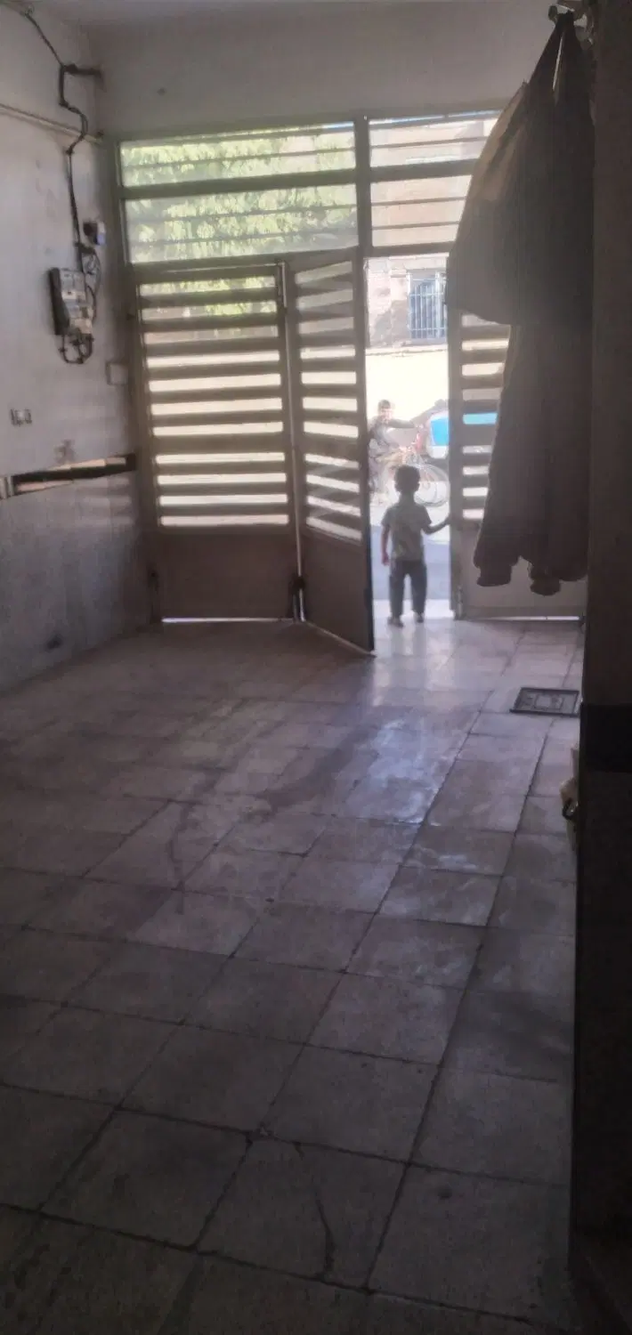 خانه ومغازه بهر خیابان اصلی