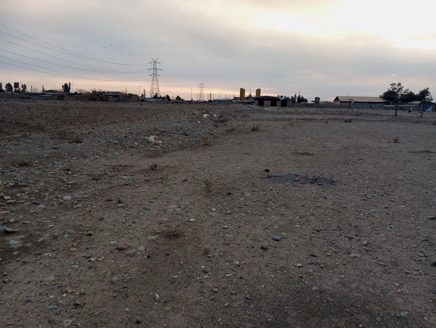 زمین مناسب باغ و باغچه و کارگاه