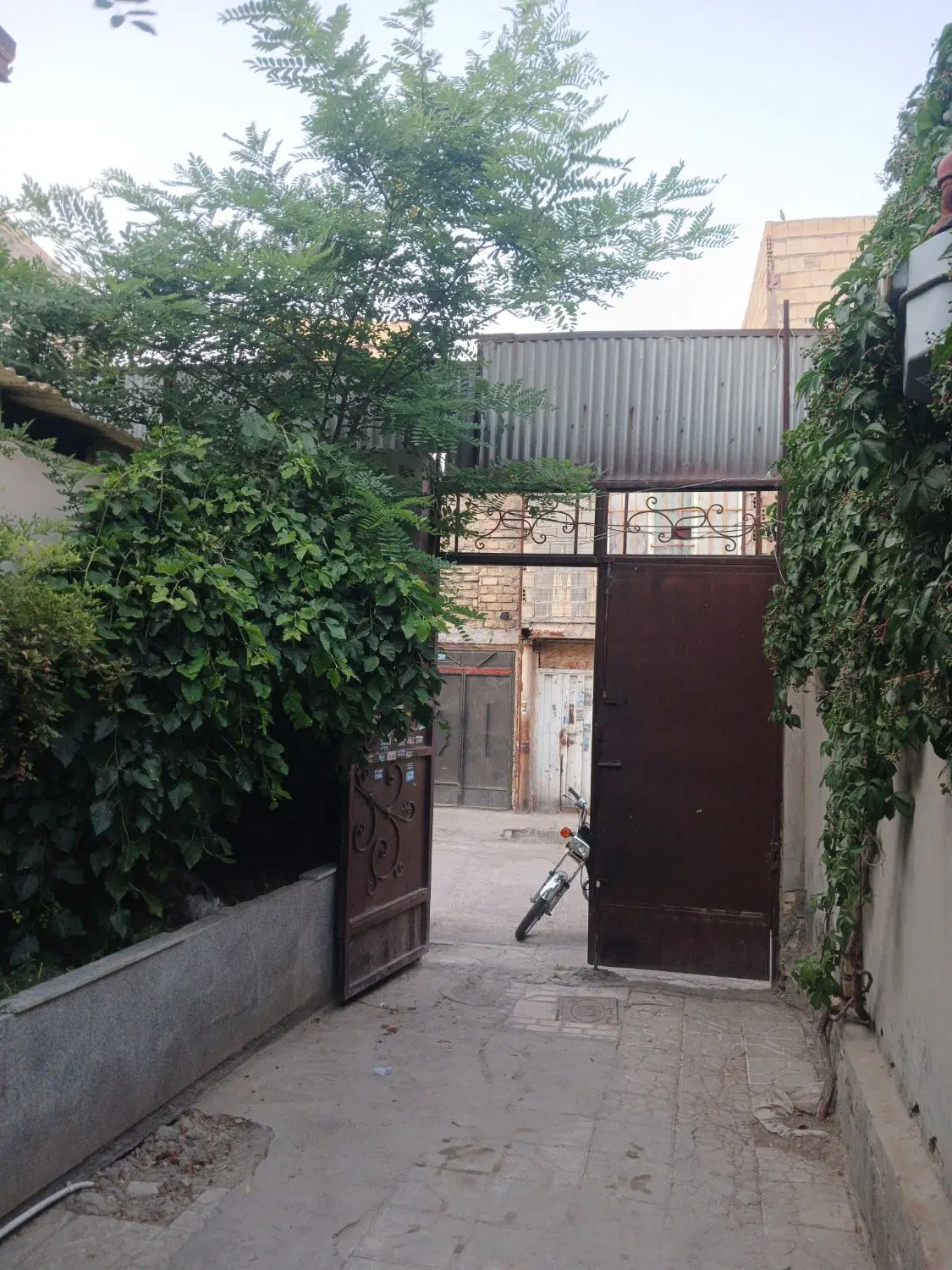 ویلایی ۱۵۰ متری شیک و خوش‌نقشه دوطبقه آماده سکونت