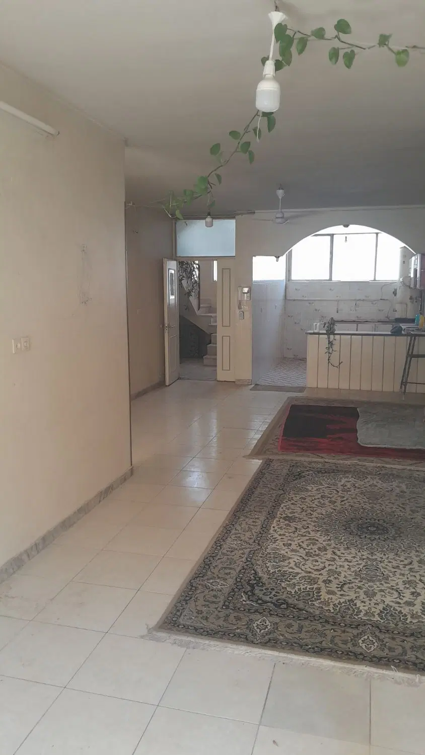 دفتر کار طبقه همکف خیابان پروین معراج
