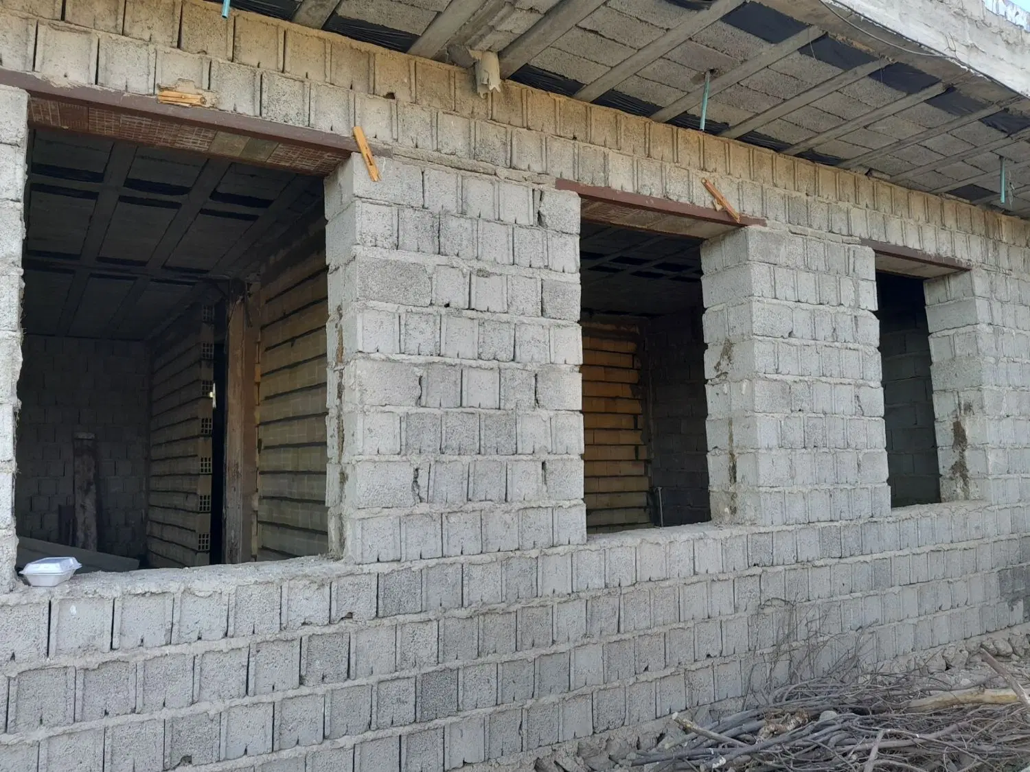 خانه ویلایی نیمه کاره در مشکین شهر