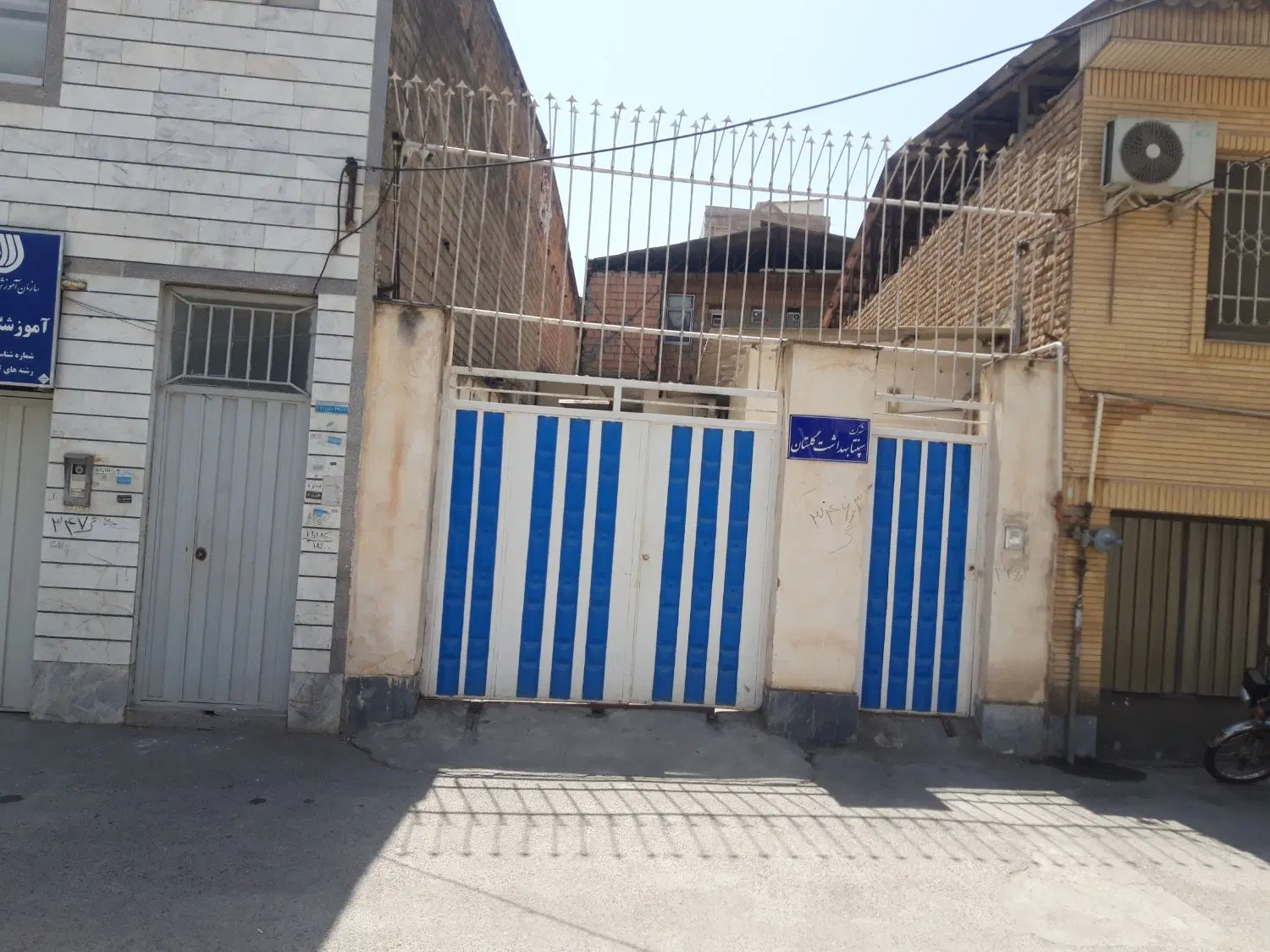 زمین فروشی
