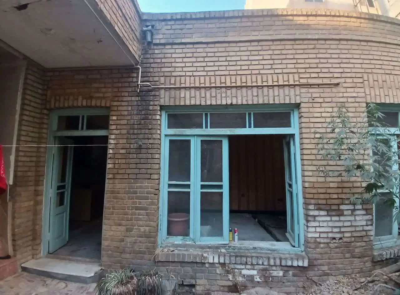 ملک کلنگی با جواز