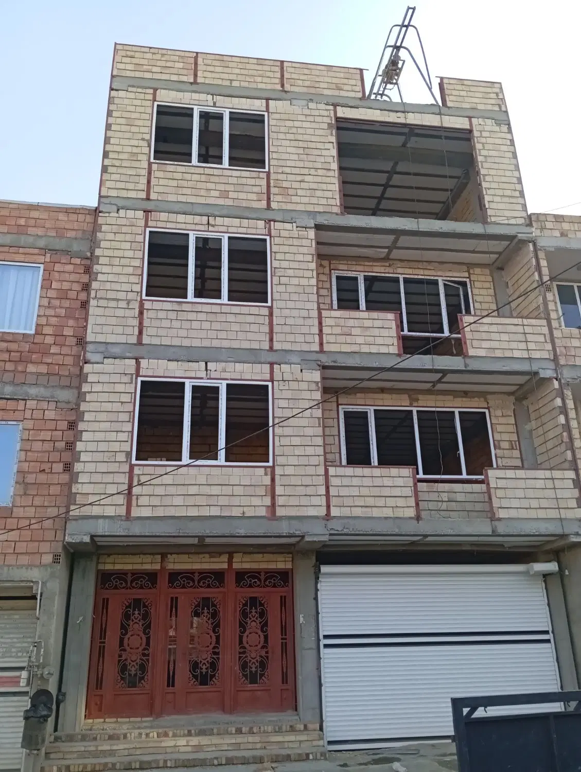 خانه نیمکاره4طبقه شهرک شاهد ولی یاری