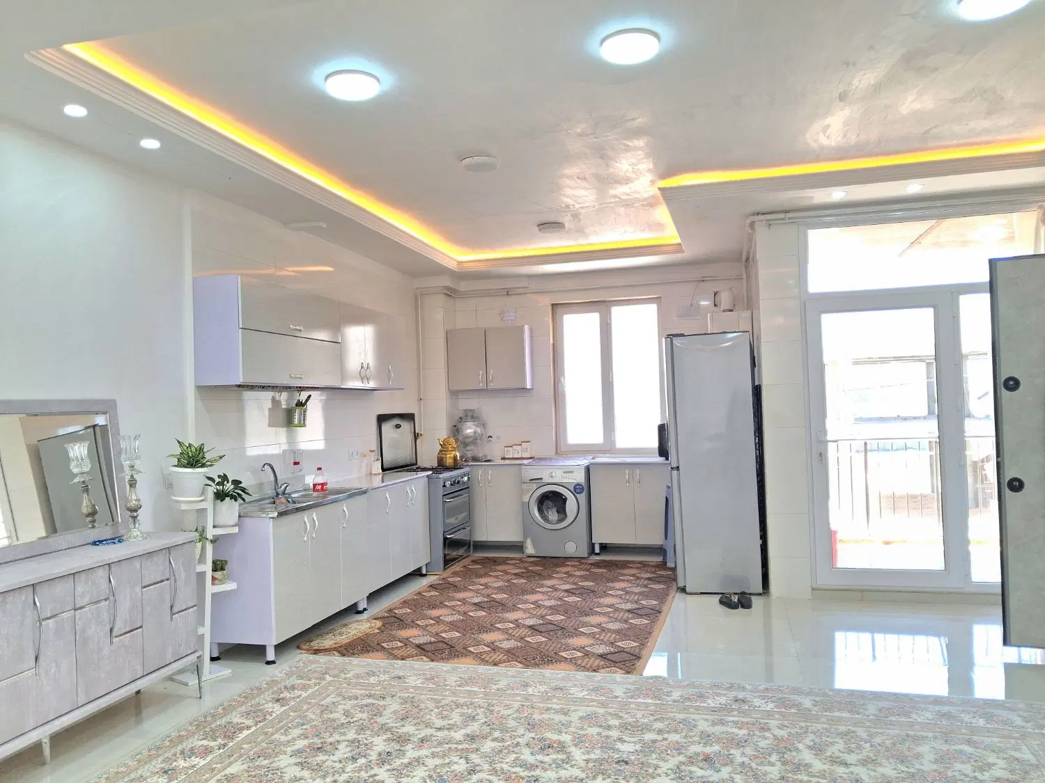 (فروش خانه دو طبقه و پیلوت)