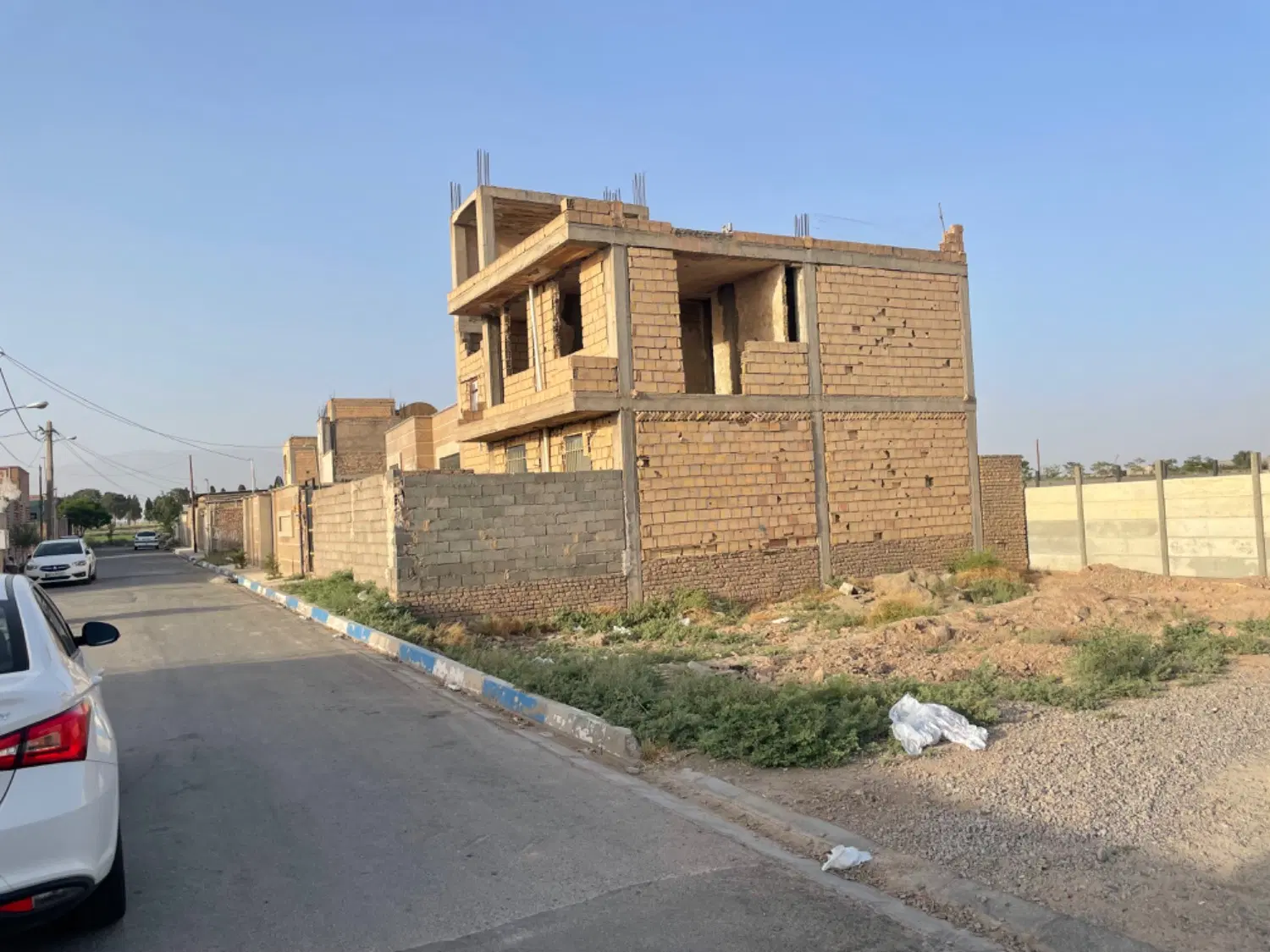 زمین مسکونی ۱۵۵ متر در کوشک دو نبش