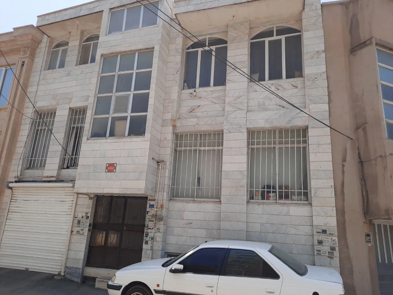 ویلایی دو کله ، بر خیابان ۲۴ متری فرهنگیان فاز۲