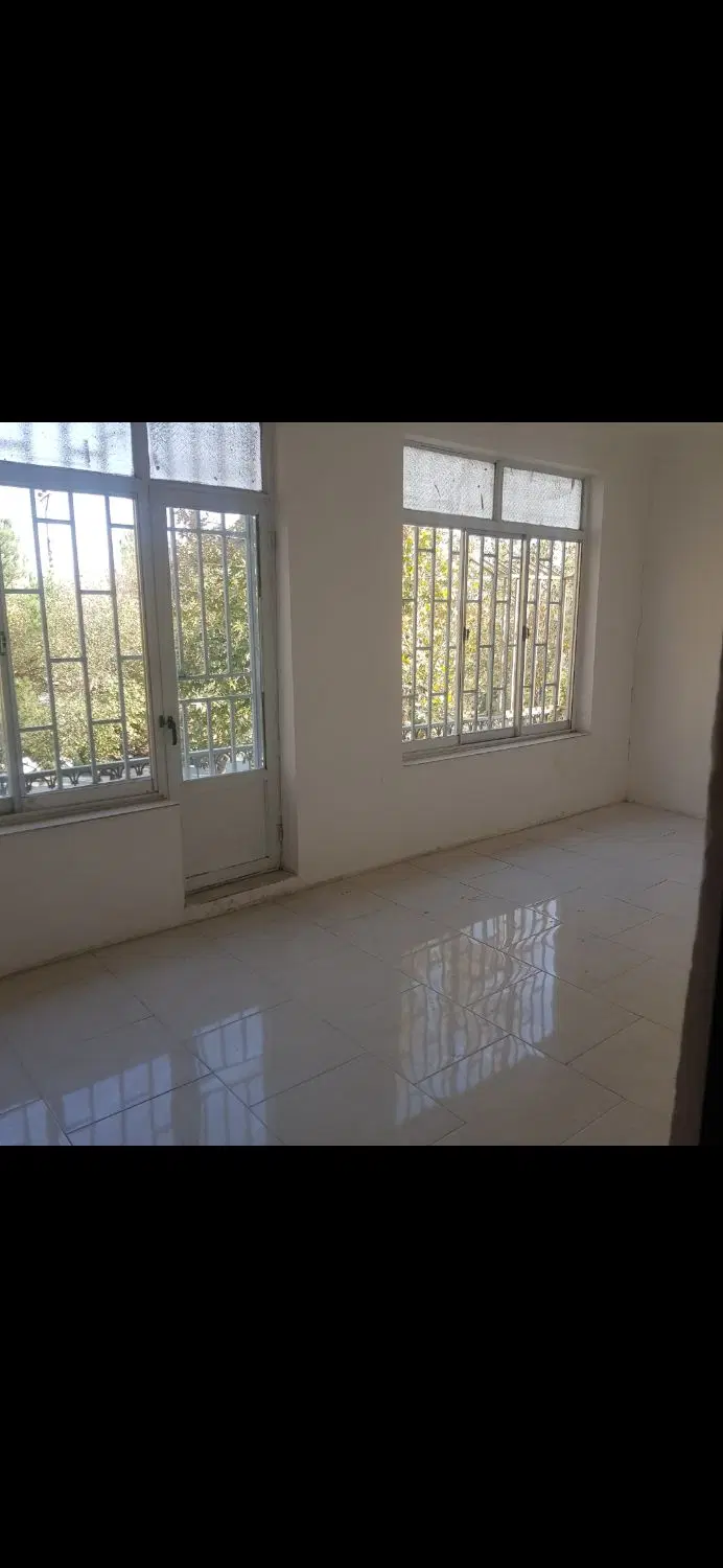 هشت عدد اتاق برای کارمندان و کارگران کارخانجات