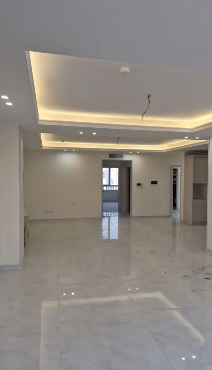 آپارتمان۸۴متری دوخواب نمای تراورتن شیک و چشم‌نواز