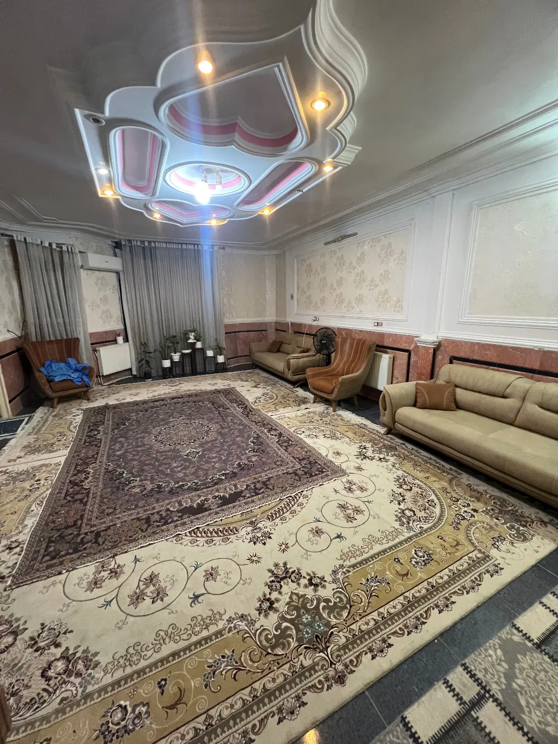 ۹۰ متری طبقه اول قلب زیباشهر فرخی تک‌ برگ‌ سند