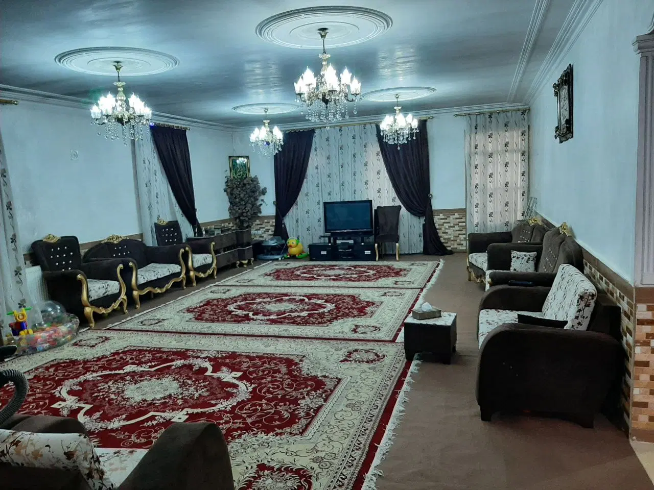 حیاط ویلایی رزکان