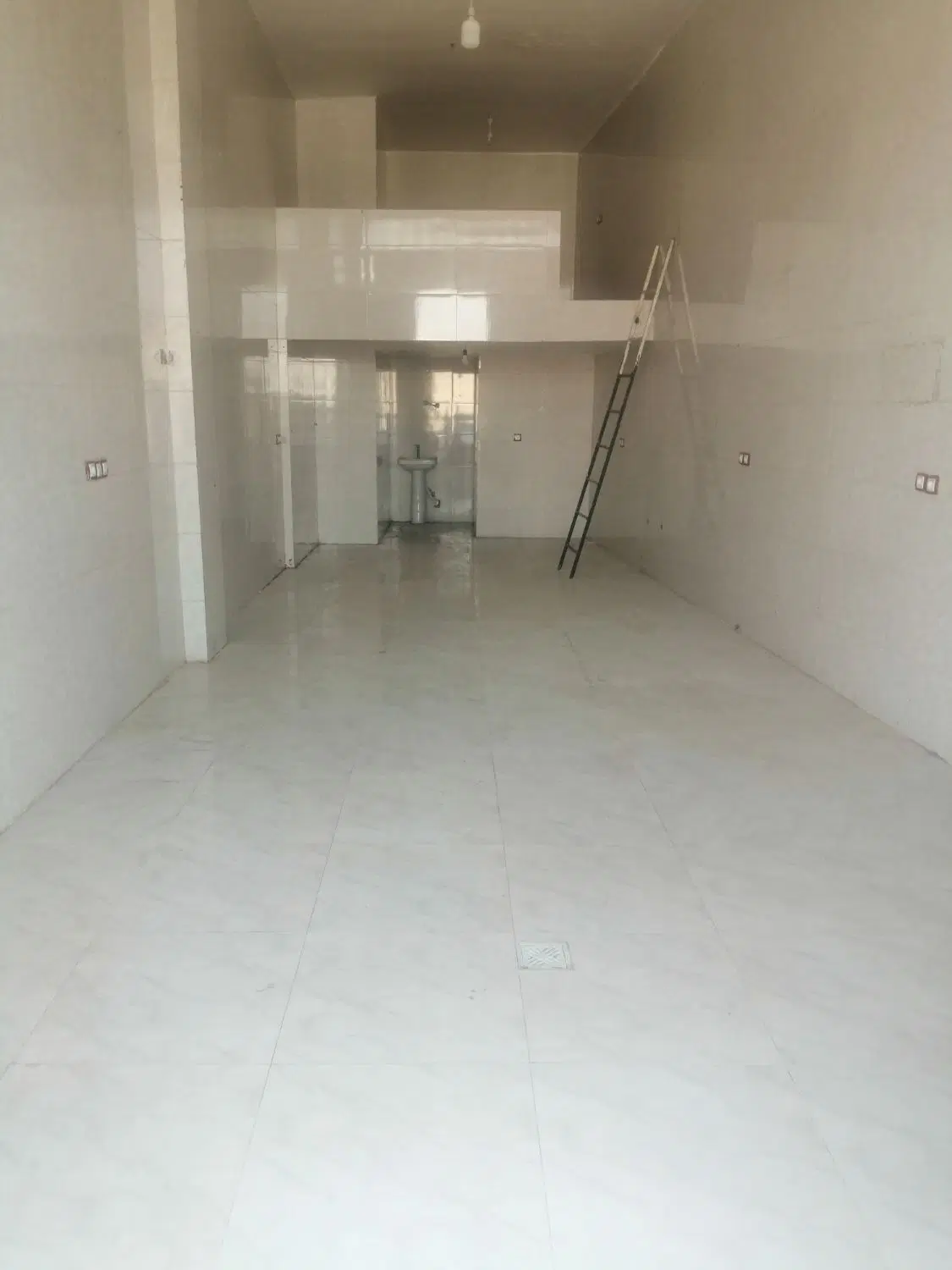 کارگاه یا مغازه تجاری
