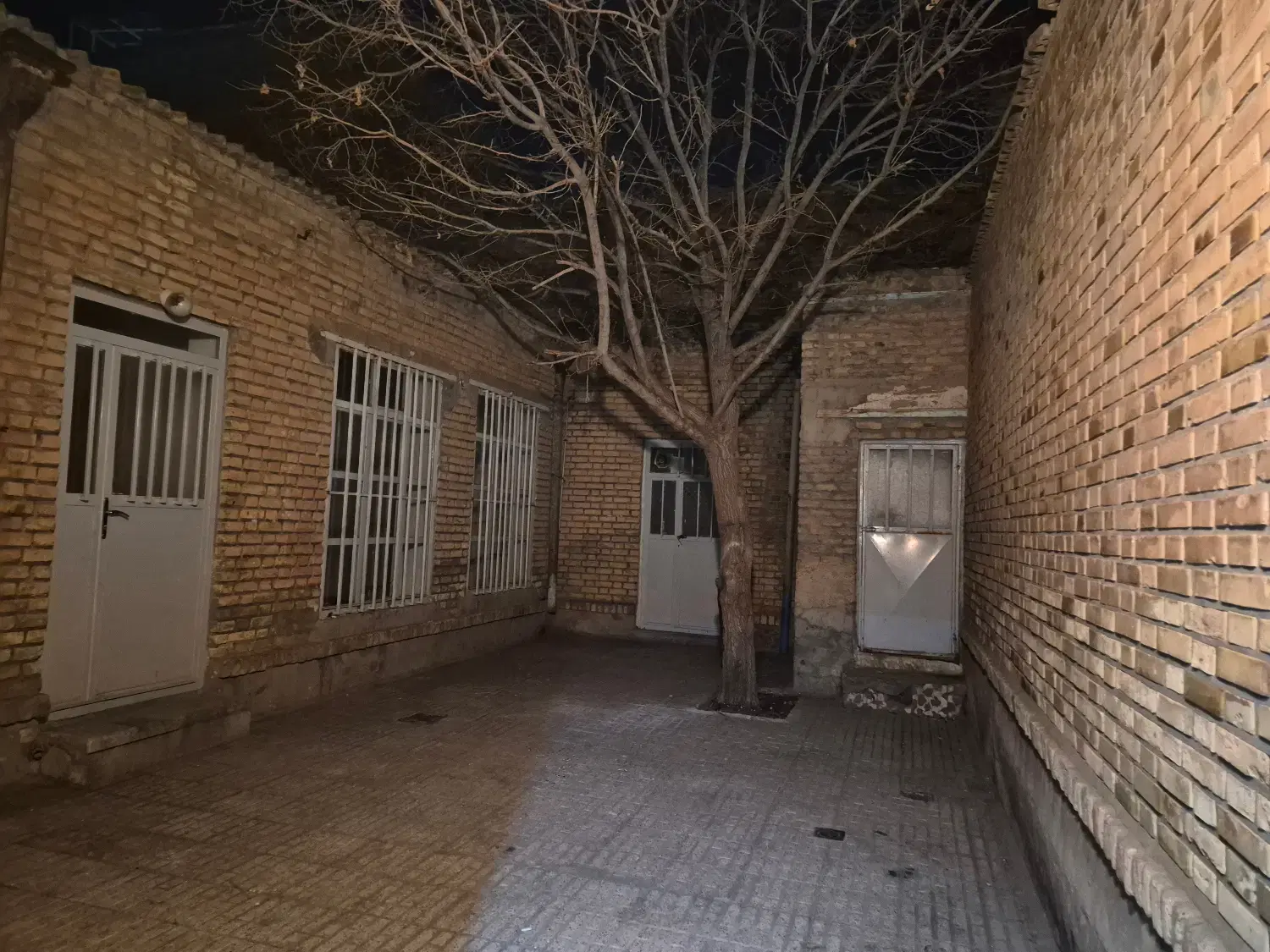 حیاط فروشی