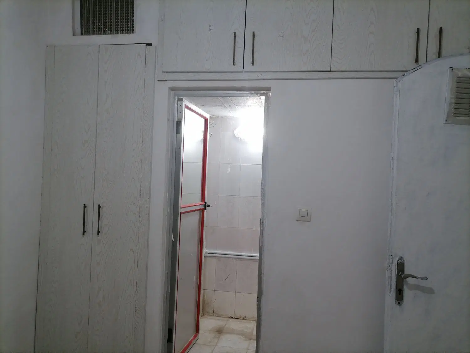 طبقه اول روی همکف غرق درنور