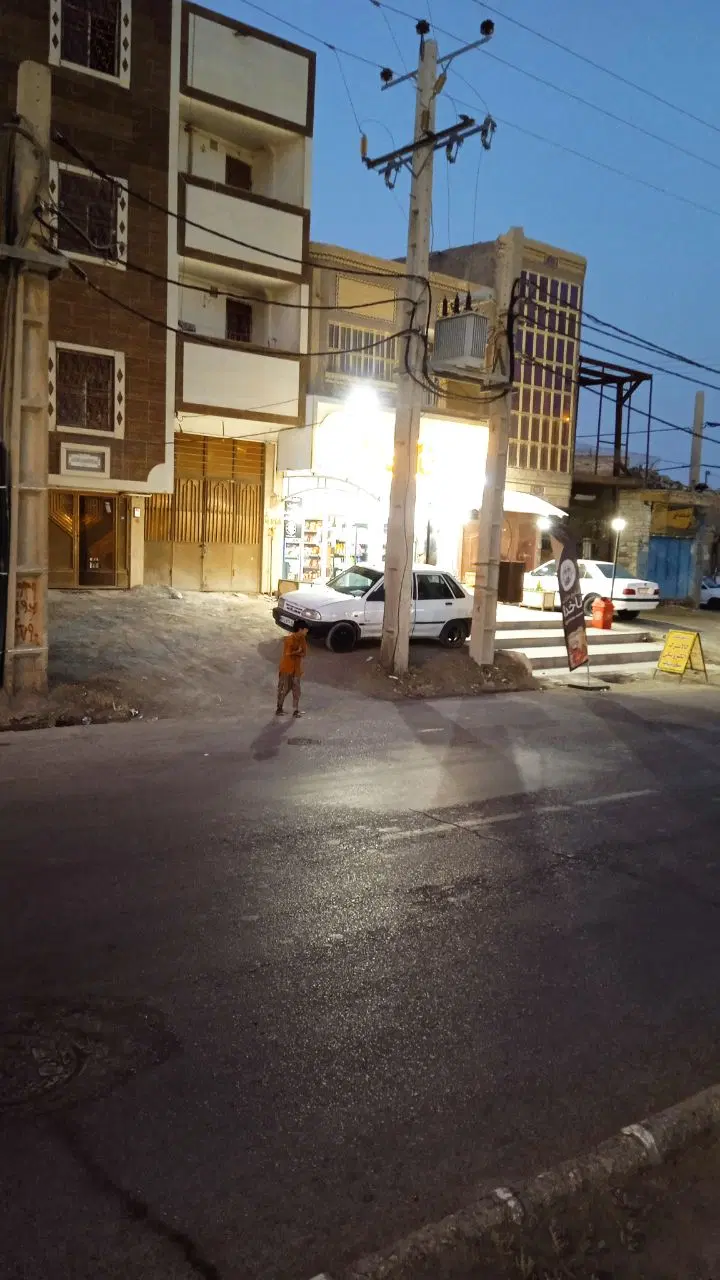 مغازه ۴۰متر اجاره داده میشود