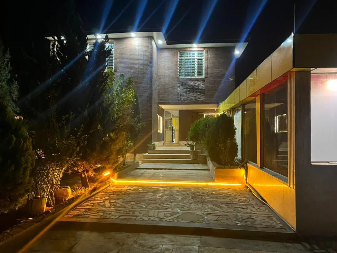 ویلایی سه طبقه دربست