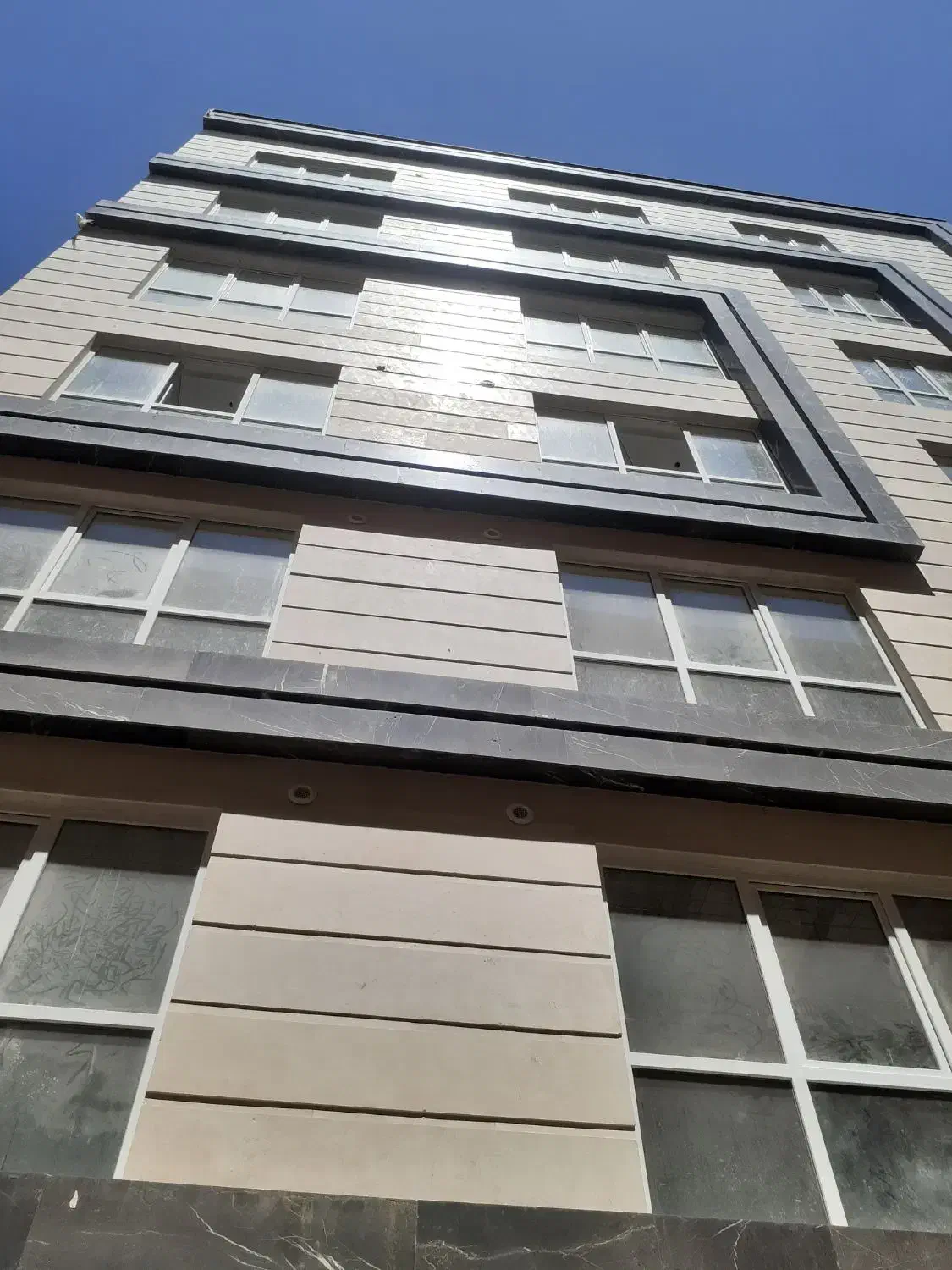 فروش ۱۲۵ متر آپارتمان تک واحدی خادم آباد