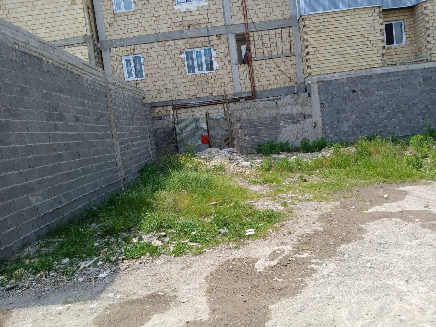 زمین ۱۰۰متری