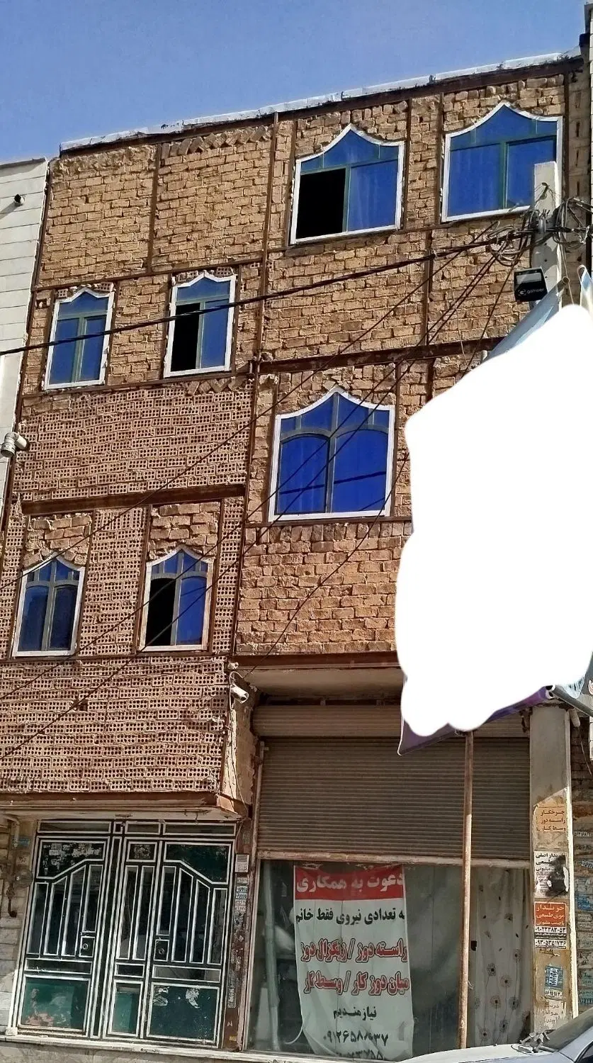 ساختمان سه طبقه