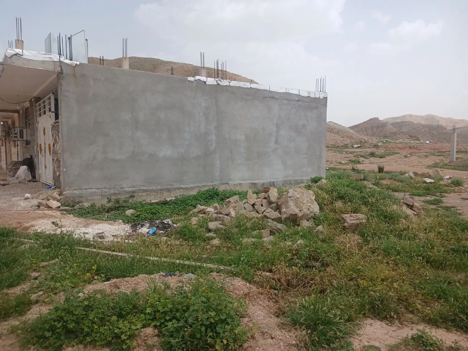 ۹۵متری نمره دو جنب بیمارستان ۲۲ بهمن